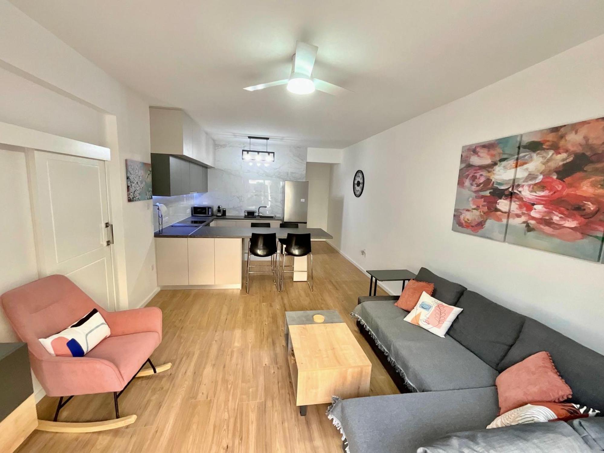 Modern Apartment Near Mckenzie Beach Lárnaca Habitación foto